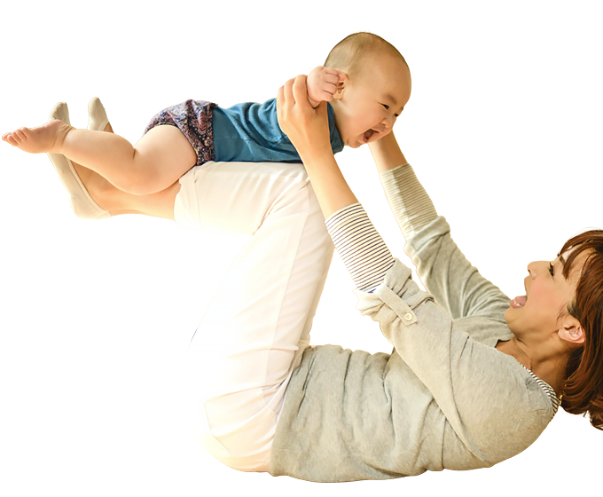 ベビーヨガレッチをするママと赤ちゃん